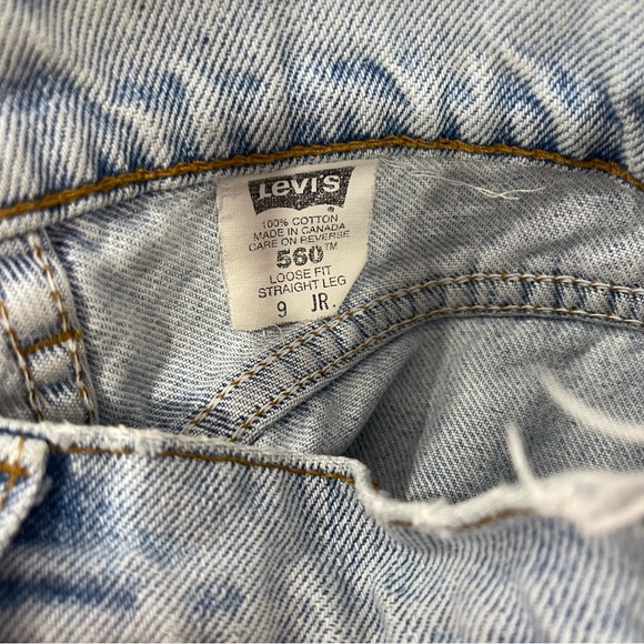 HIGH WAISTED LEVI’S DISTRESSED SHORTS - Picture 4 of 6